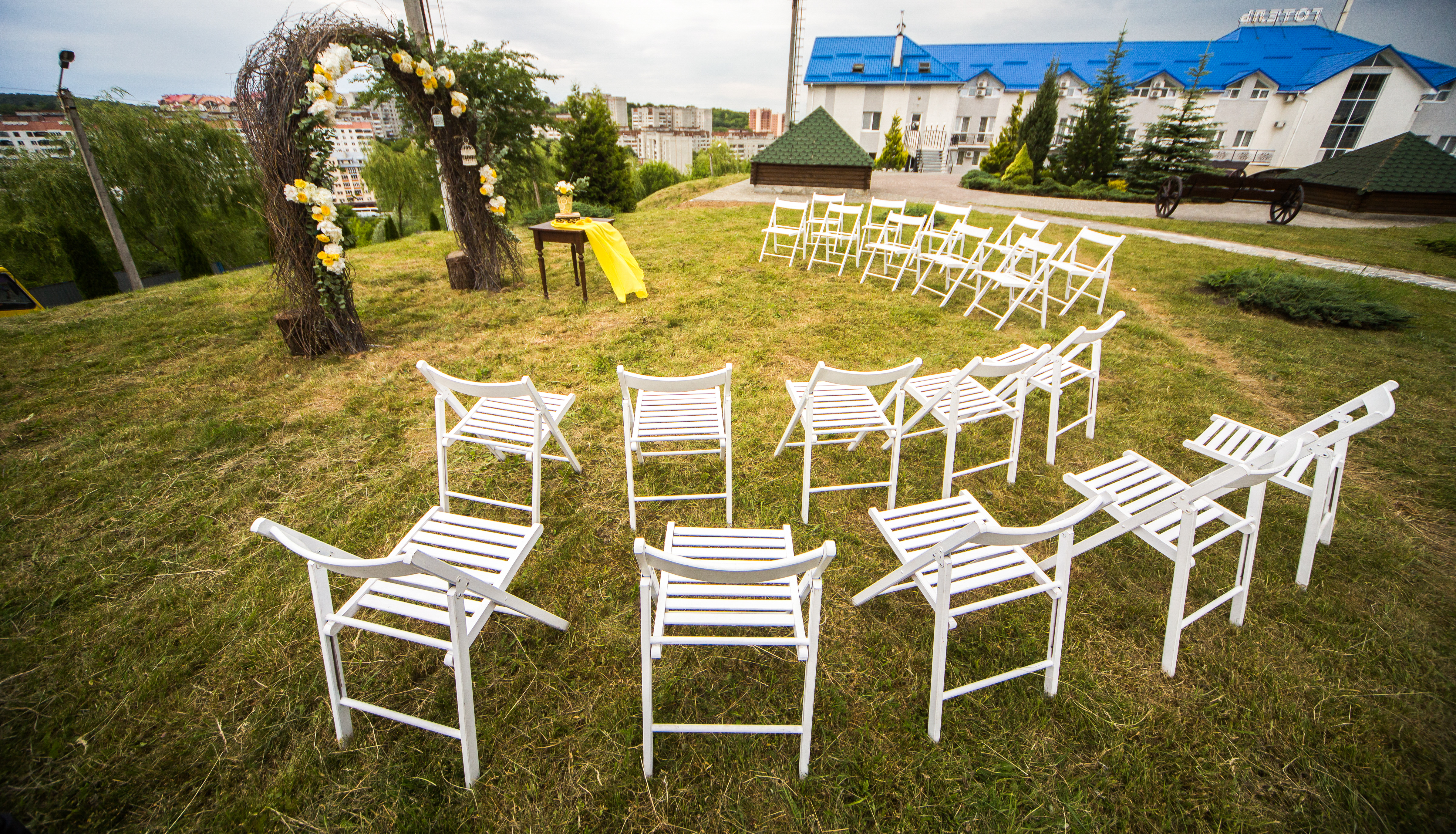 look-from-white-chairs-standing-around-wedding-altar